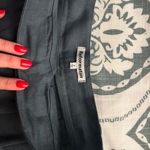 Reformation pleated linen shorts, high waisted, WORN ONCE